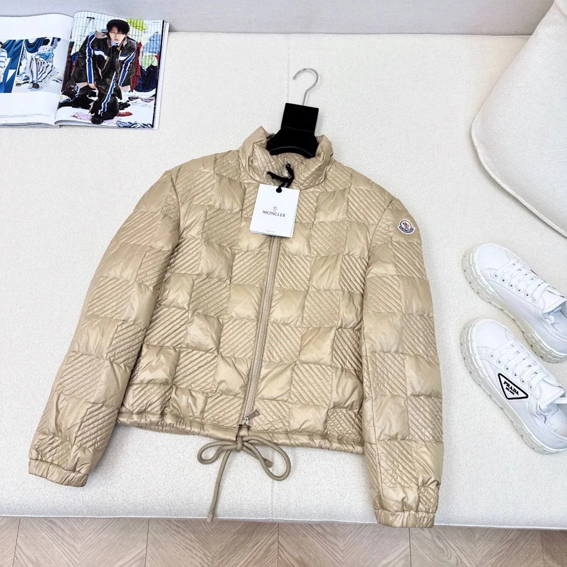 Жіночий пуховик - Moncler